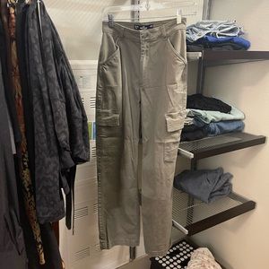 Hollister High-rise Cargo Pant